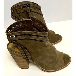 Dolce Vita Women's Natasha Bootie Pump Size 9.5 Olive Suede Open Toe Heels